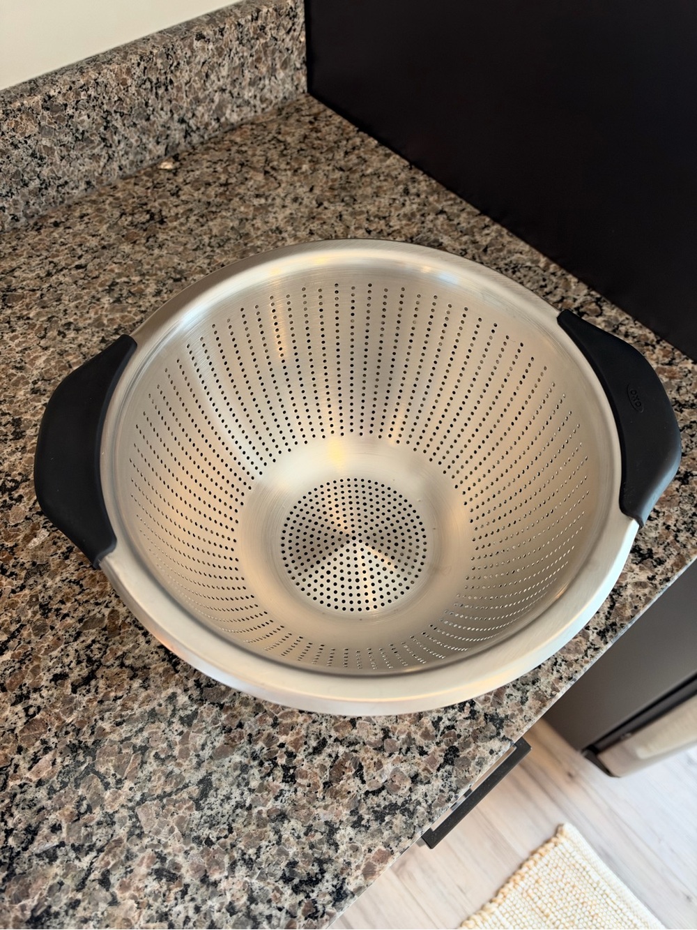 Brand new Oxo 5qt colander